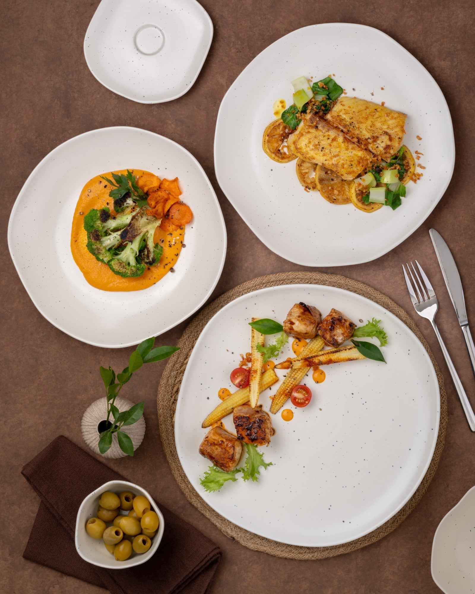 Porcelain Flat Dinner Plate | Uneven Shape | Set of 12